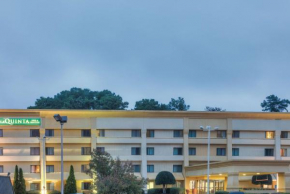 Отель La Quinta by Wyndham Atlanta Roswell  Розуэлл